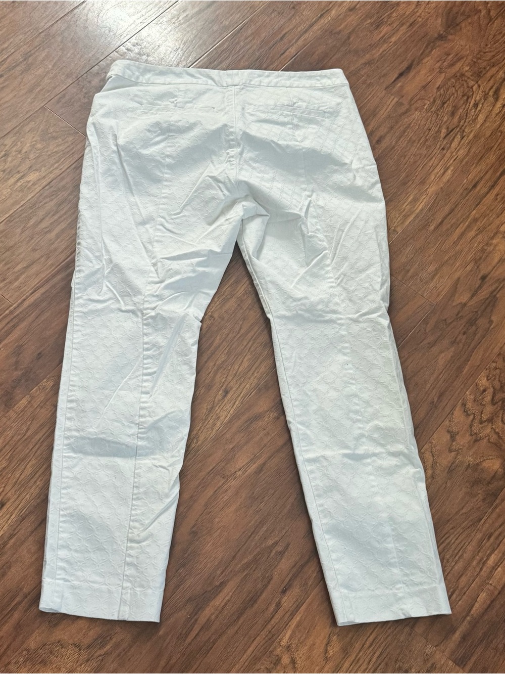 Lilly Pulitzer White Cropped Ankle Pants with Subtle Texture - Picture 2 of 9